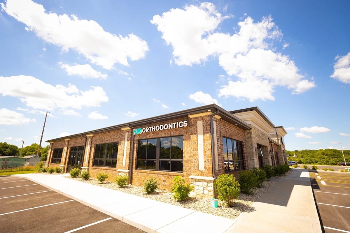 Hentscher-johnson orthodontics office building in columbia, illinois.