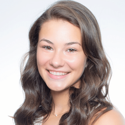Female patient smiling at hentscher-johnson orthodontics, representing orthodontic treatment with angel aligners